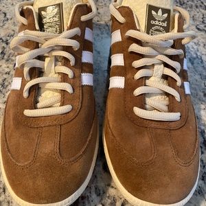 MENS Adidas Samba...BARELY WORN & UNIQUE